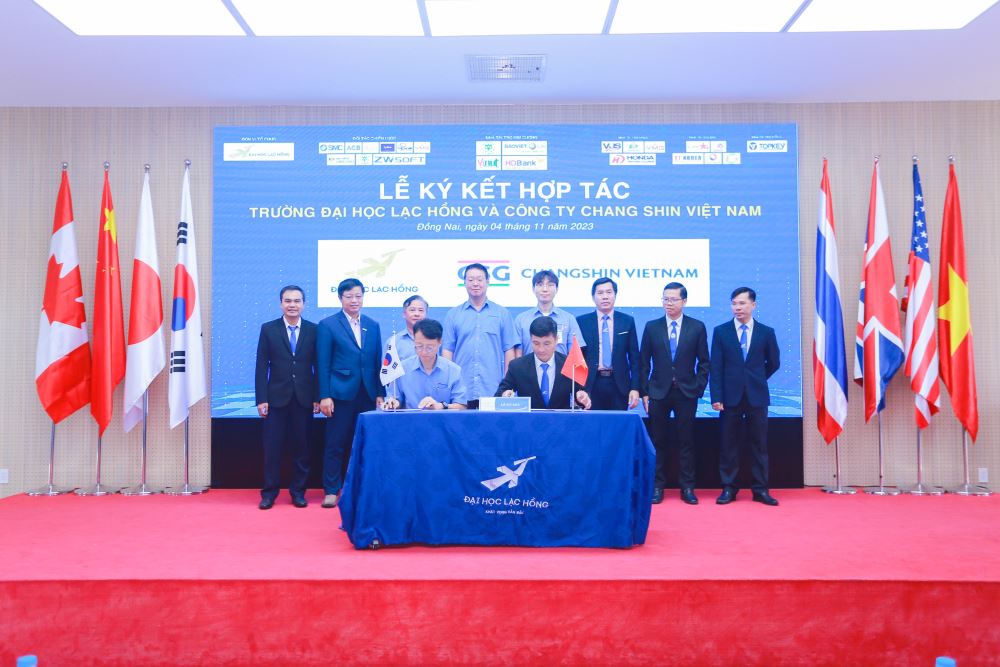 “Ngày hội việc làm – LHU Job Fair 2023” đã chính thức được khởi động vào lúc 7h30 sáng ngày 4/11/2023. Với sự tham gia của gần 40 doanh nghiệp, cung cấp hơn 1000 cơ hội việc làm cho các bạn sinh viên trường Đại học Lạc Hồng.