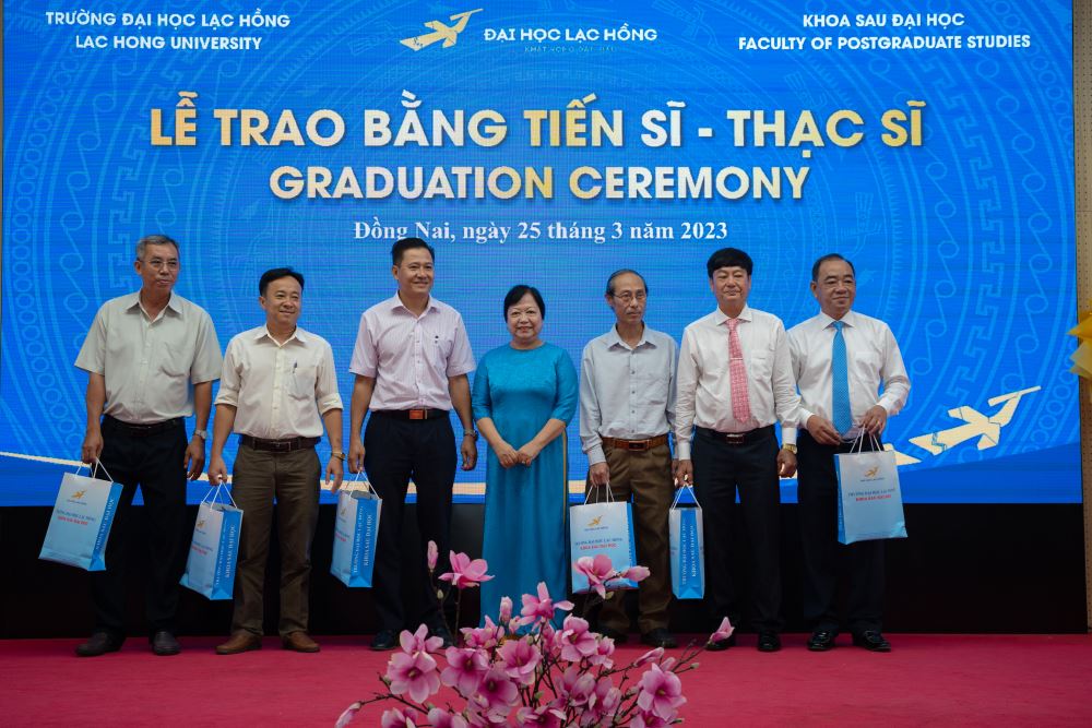 Khoa Sau Đại học chạy đà cho dấu ấn 15 năm