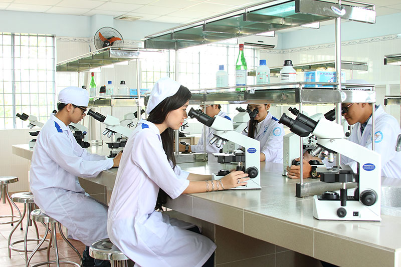 Sinh viên trong giờ học thực hành
